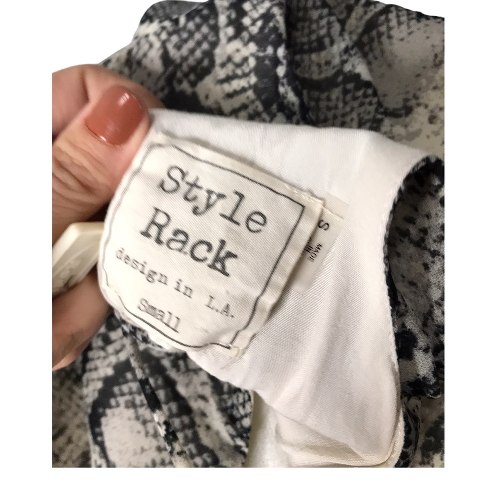 Style Rack | Spaghetti strap snake print tank top • - Picture 4 of 8